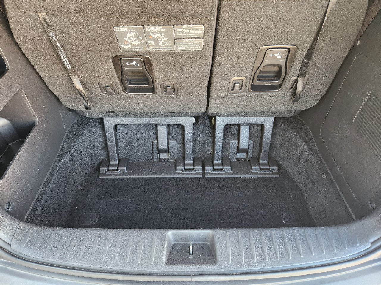 Used 2025 Kia Carnival FWD image 31