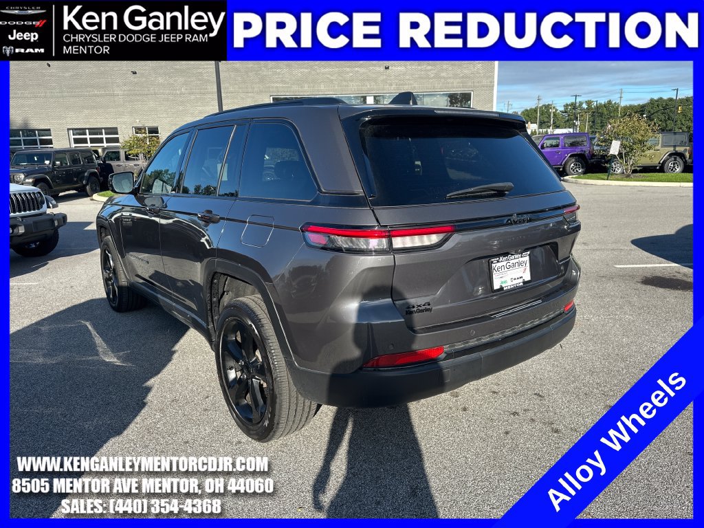 Used 2024 Jeep Grand Cherokee Altitude AWD/4WD image 7