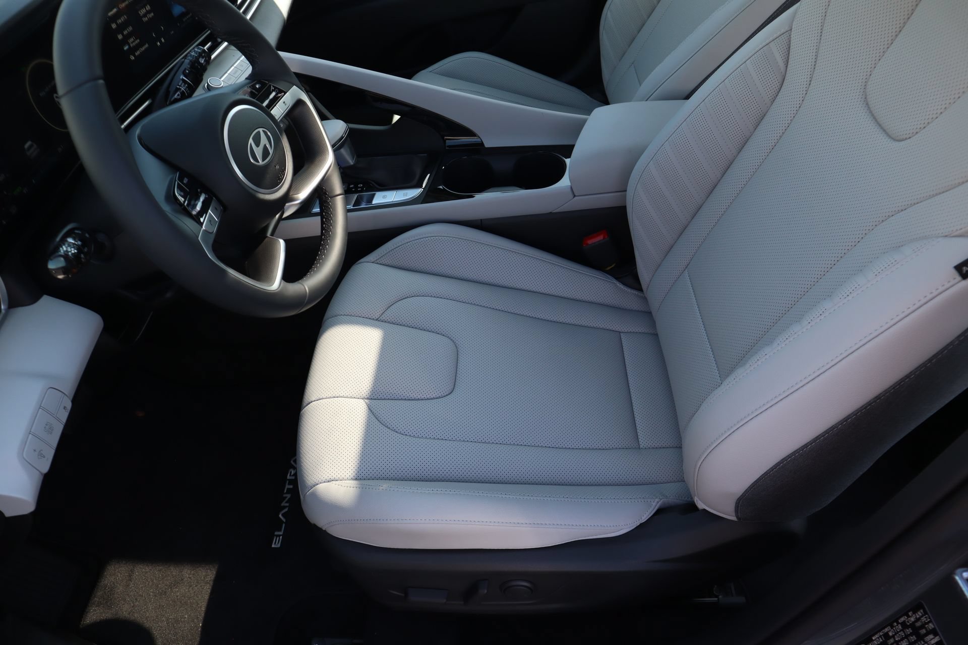 New 2026 Hyundai Elantra Limited FWD image 18