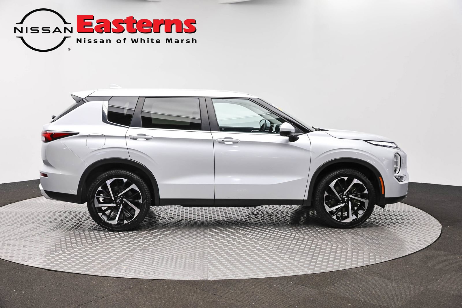 Used 2024 Mitsubishi Outlander AWD image 4