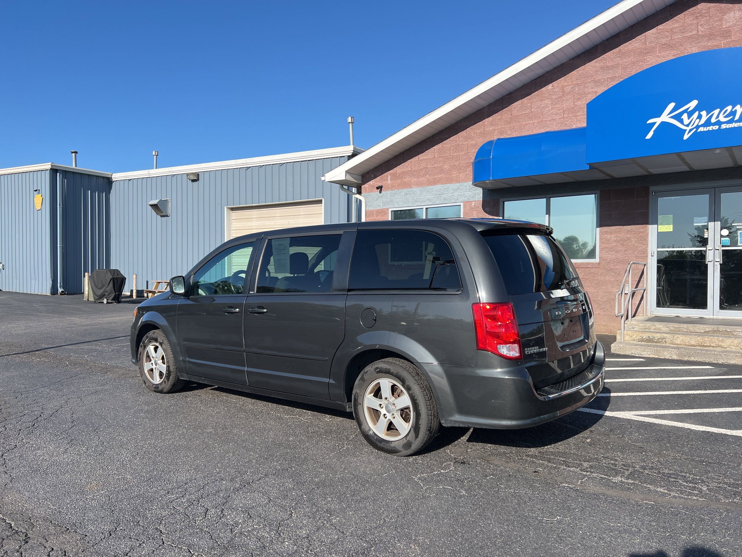 Used 2012 Dodge Grand Caravan SE FWD image 4