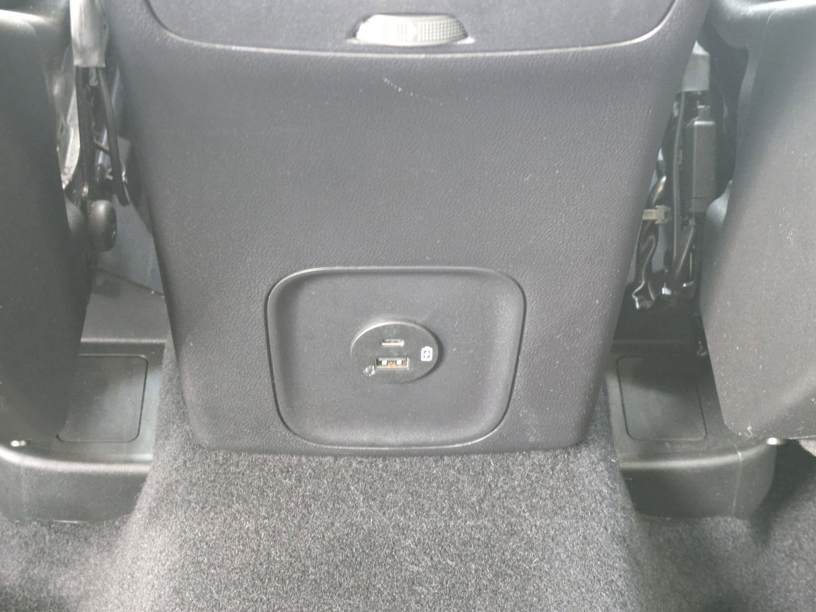 Used 2022 Ford Escape SE w/ SE Sport Appearance Package FWD image 19