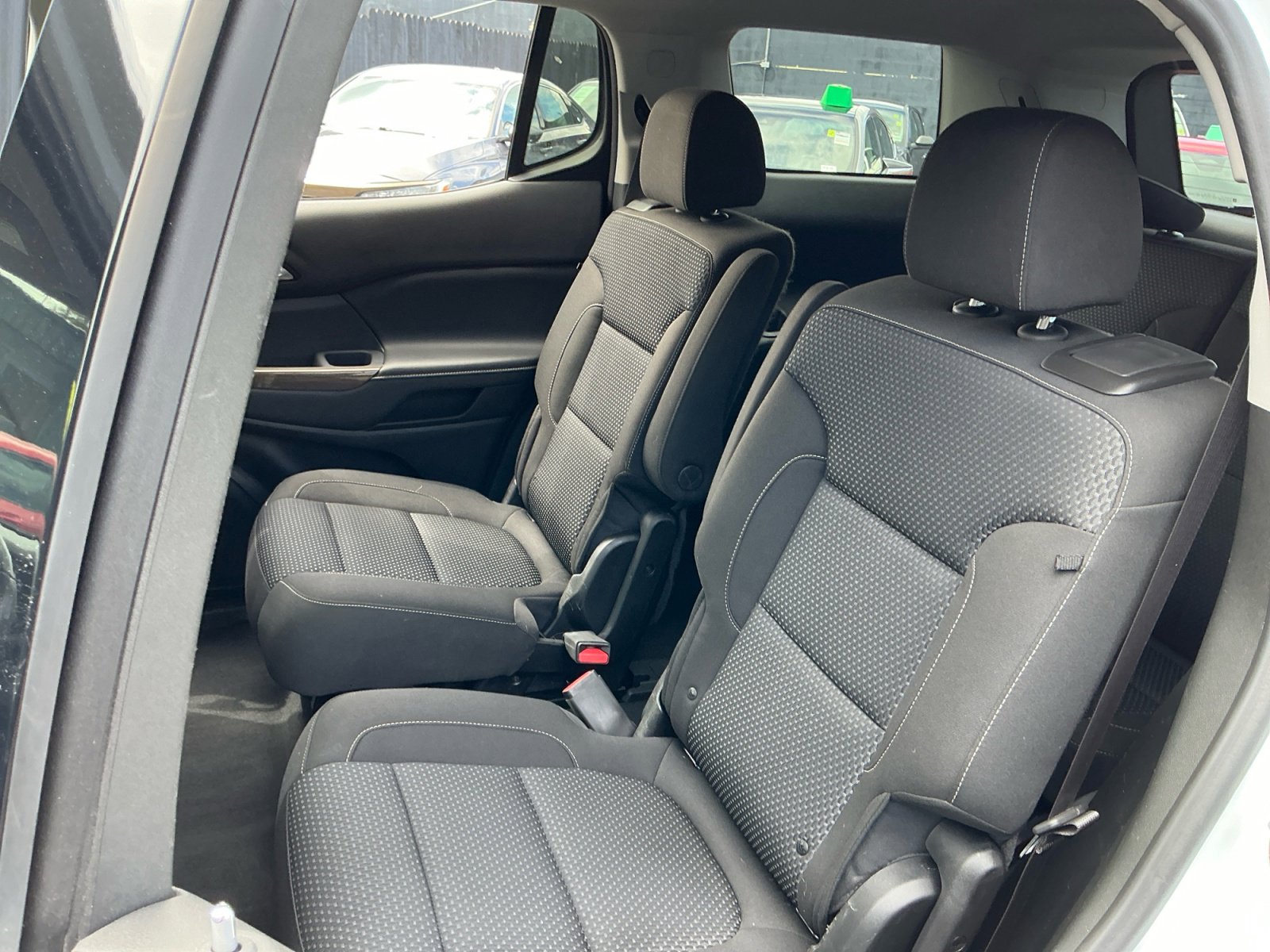 Used 2022 GMC Acadia SLE image 19