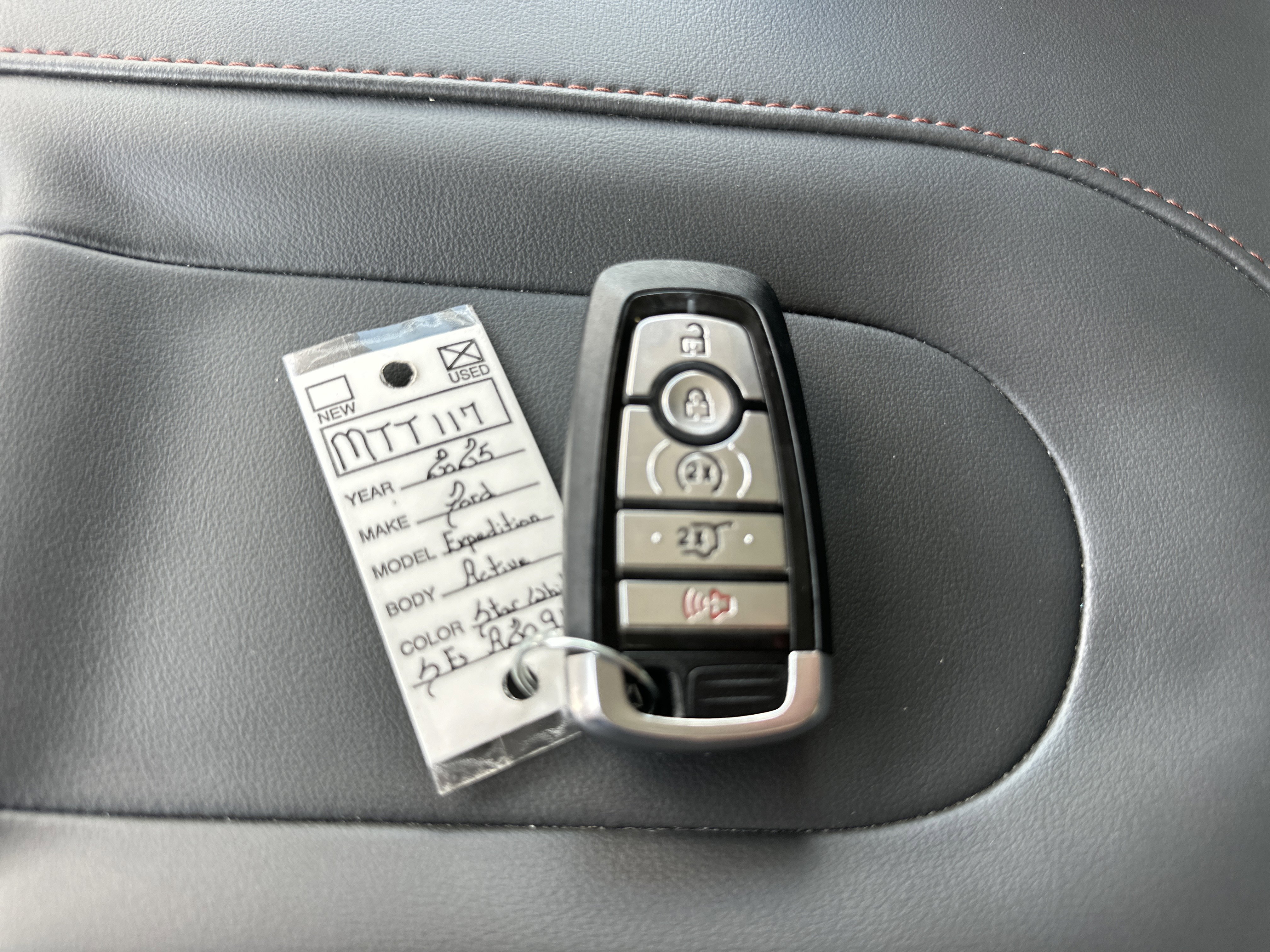 Used 2025 Ford Expedition Active AWD/4WD image 37