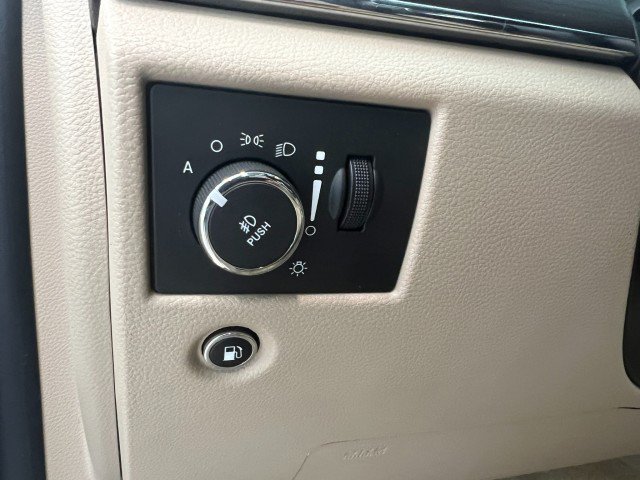 Used 2016 Jeep Grand Cherokee Overland AWD/4WD image 29