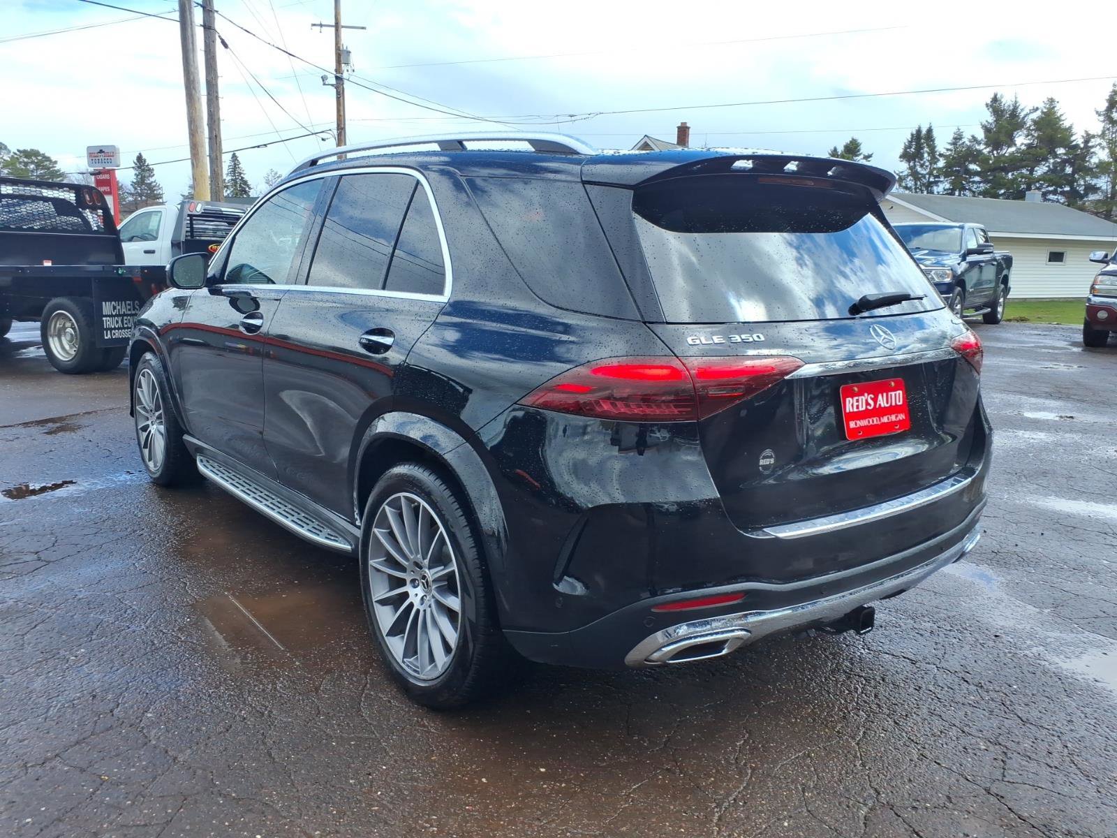 Used 2024 Mercedes-Benz GLE 350 4MATIC image 3