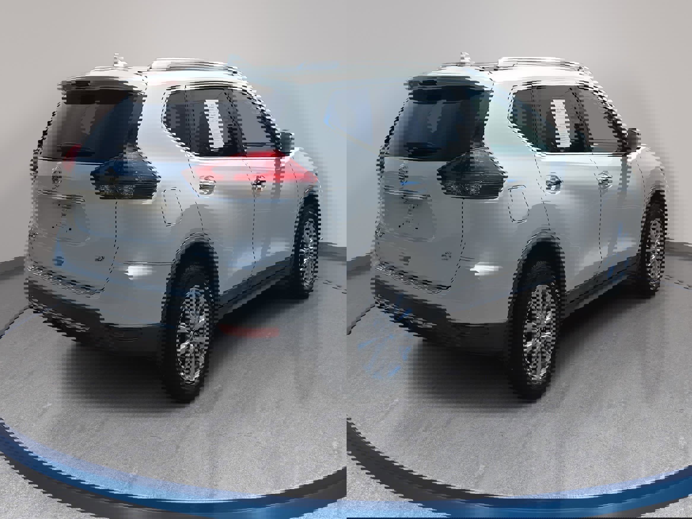 Used 2018 Nissan Rogue SV image 5