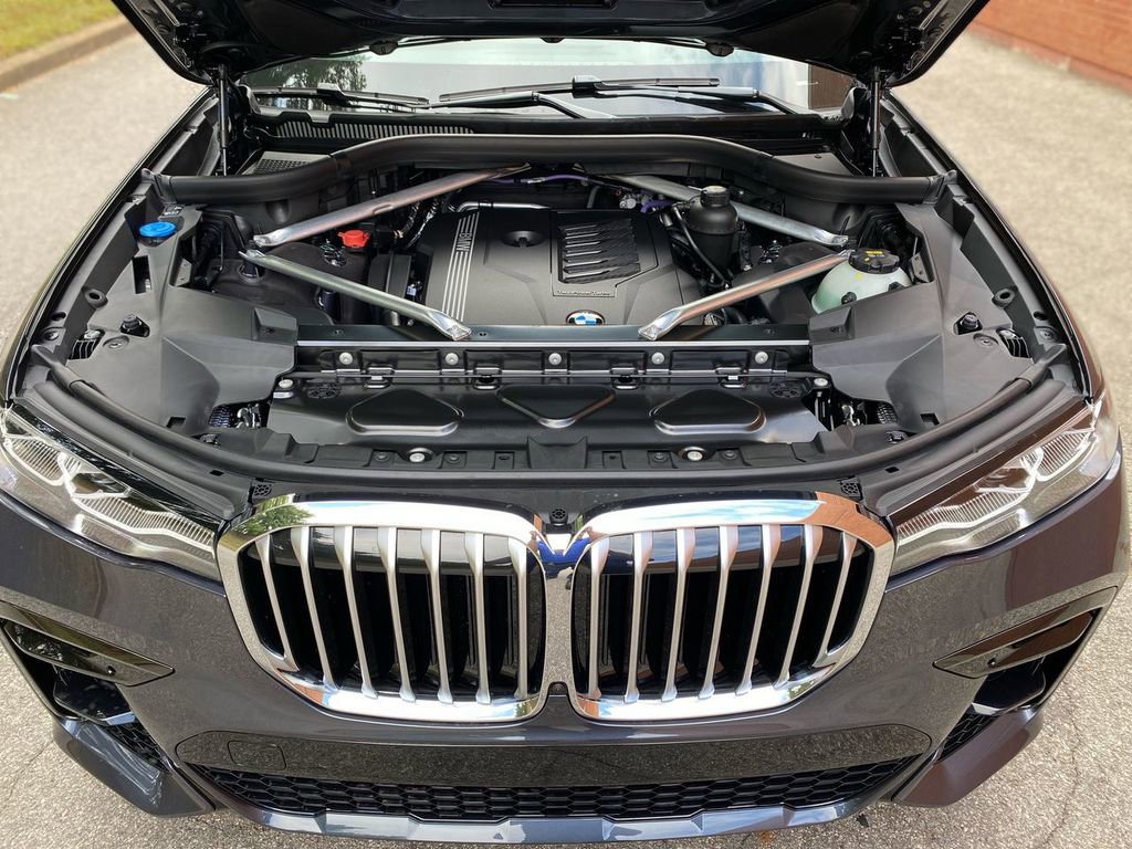 Used 2021 BMW X7 xDrive40i w/ M Sport Package AWD/4WD image 52