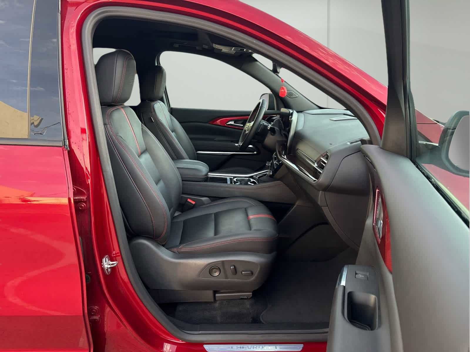 Used 2024 Chevrolet Traverse RS image 17
