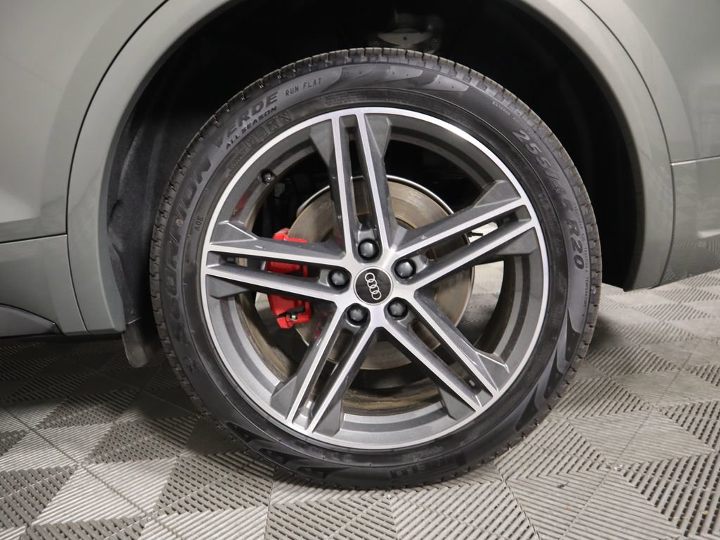 Used 2025 Audi Q5 e Premium Plus w/ Premium Plus Package image 32