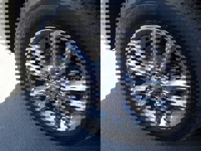 Used 2024 GMC Terrain SLT AWD/4WD image 12