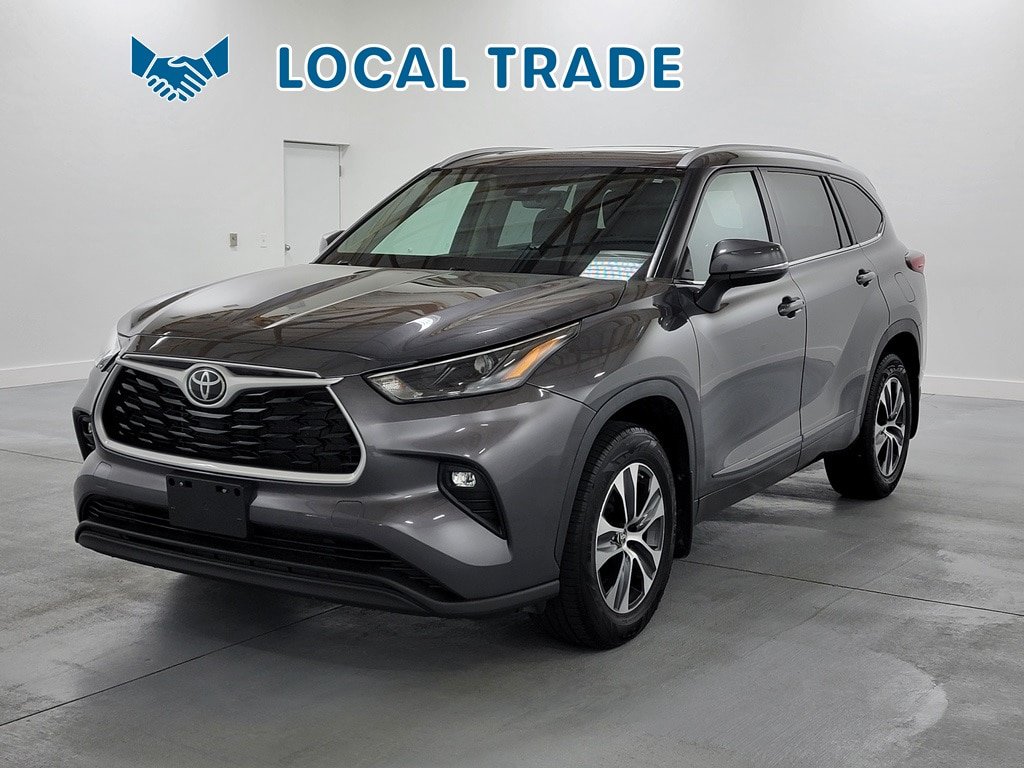 Used 2022 Toyota Highlander XLE AWD/4WD image 4