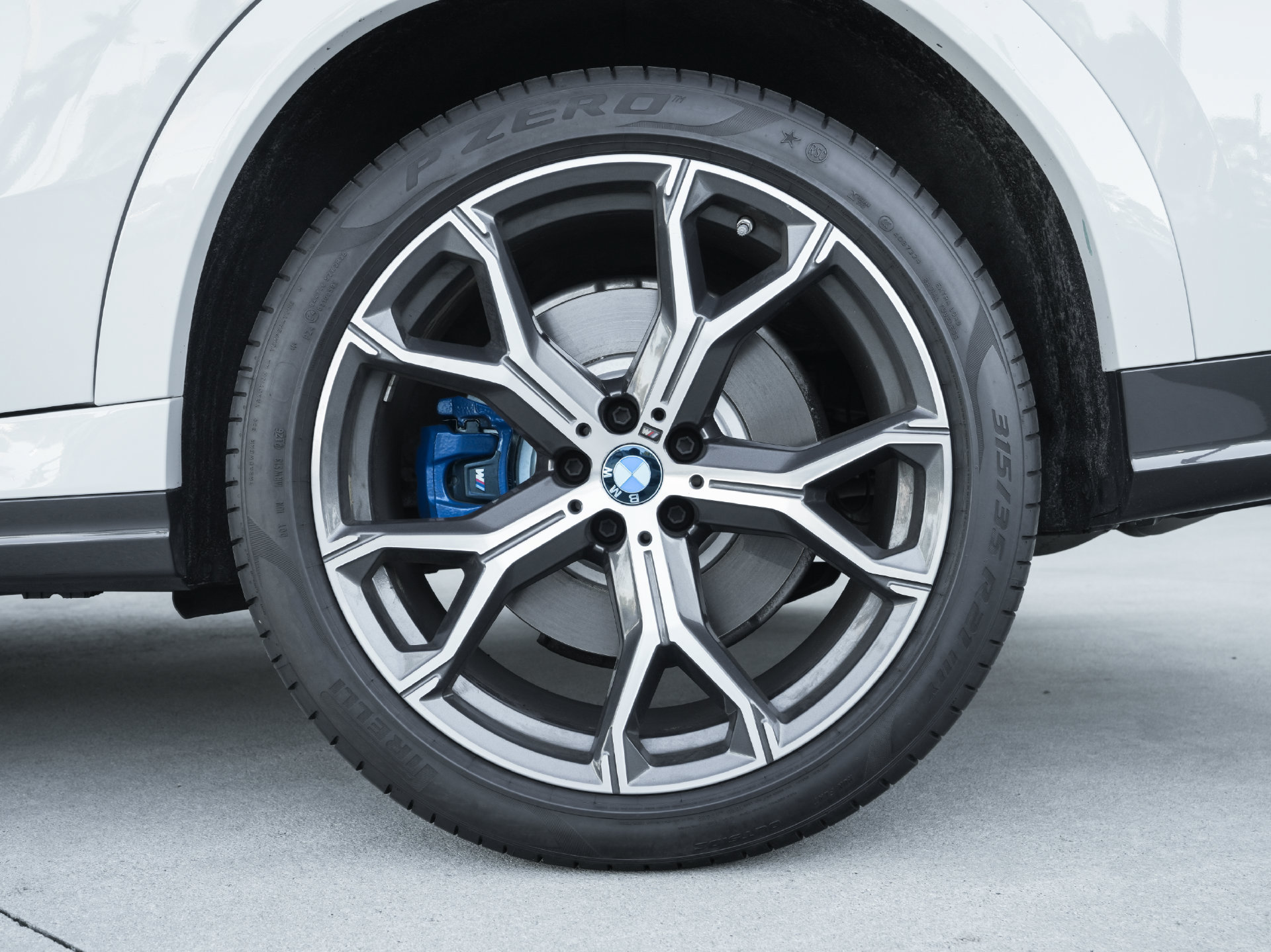 Used 2023 BMW X6 M50i w/ Executive Package AWD/4WD image 40