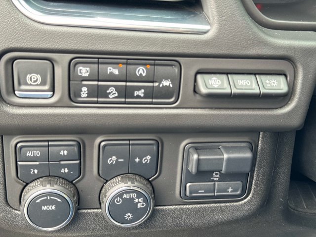 Used 2024 Chevrolet Tahoe Premier w/ Advanced Technology Package AWD/4WD image 33