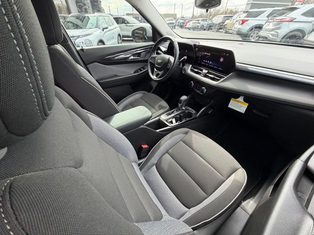 Used 2024 Chevrolet TrailBlazer LT w/ LT Cold Weather Package AWD/4WD image 9
