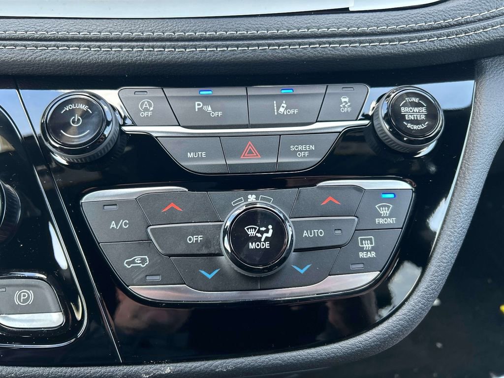 New 2026 Chrysler Pacifica Select AWD/4WD image 12