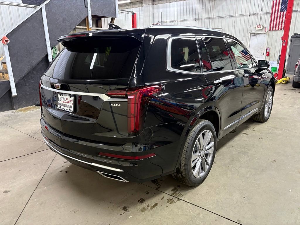Used 2025 Cadillac XT6 Premium Luxury image 3