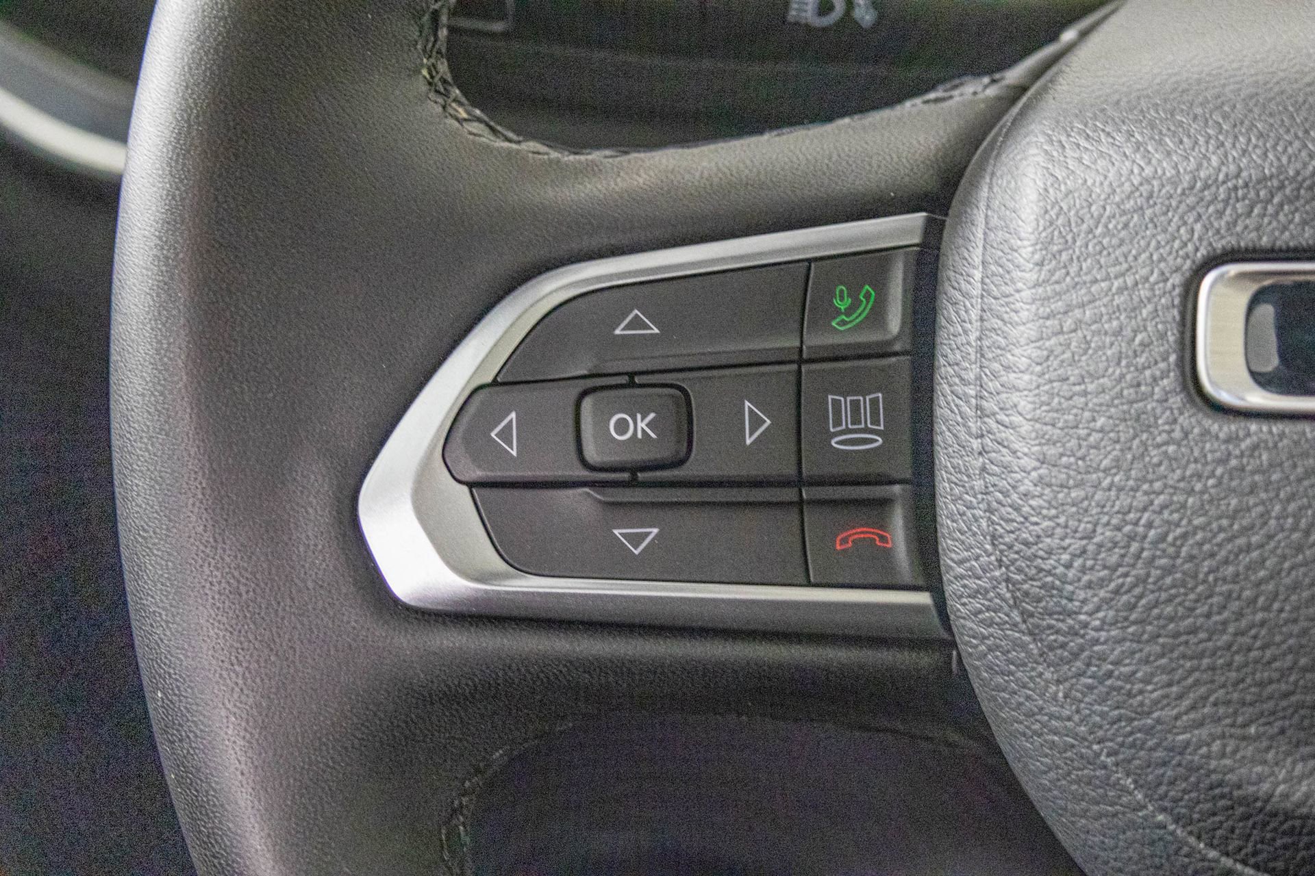 Used 2024 Jeep Compass Limited w/ High Altitude Package image 35