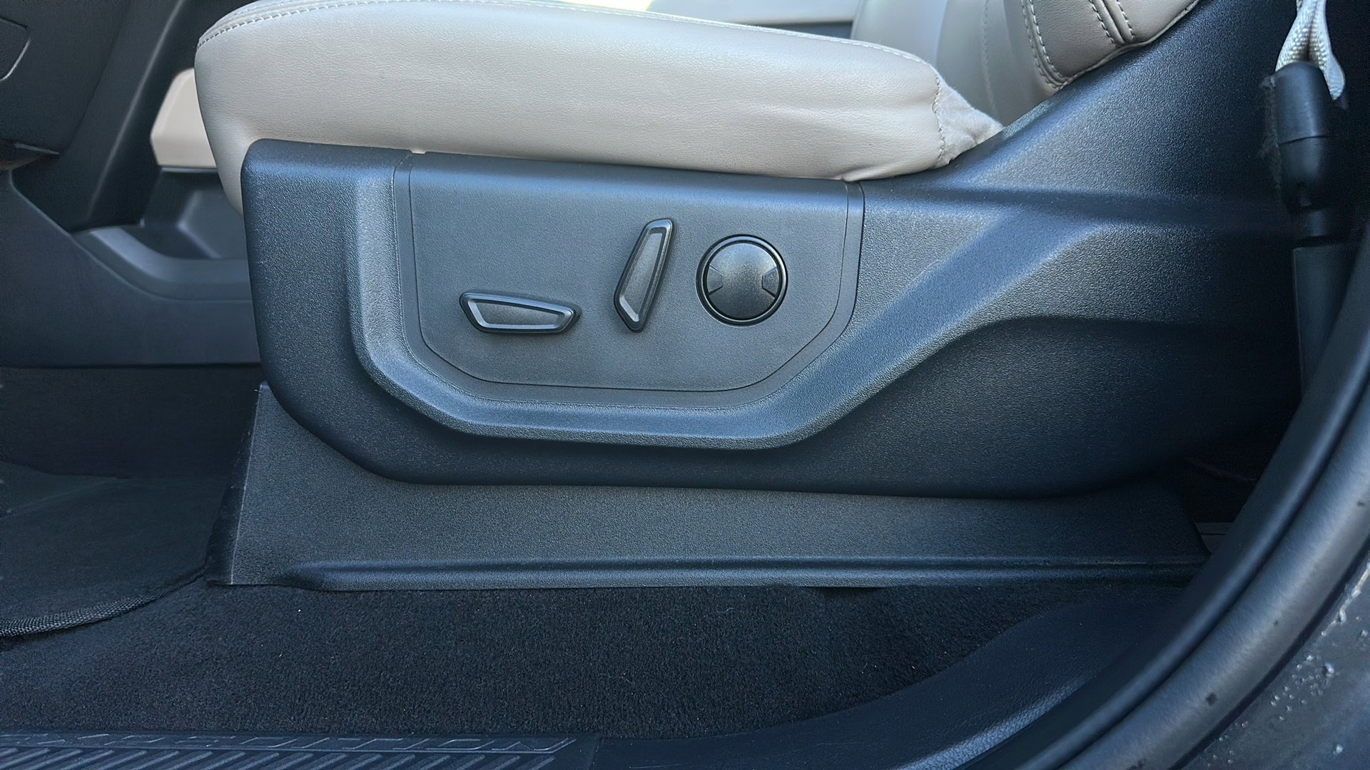 Used 2024 Ford Expedition XLT image 44