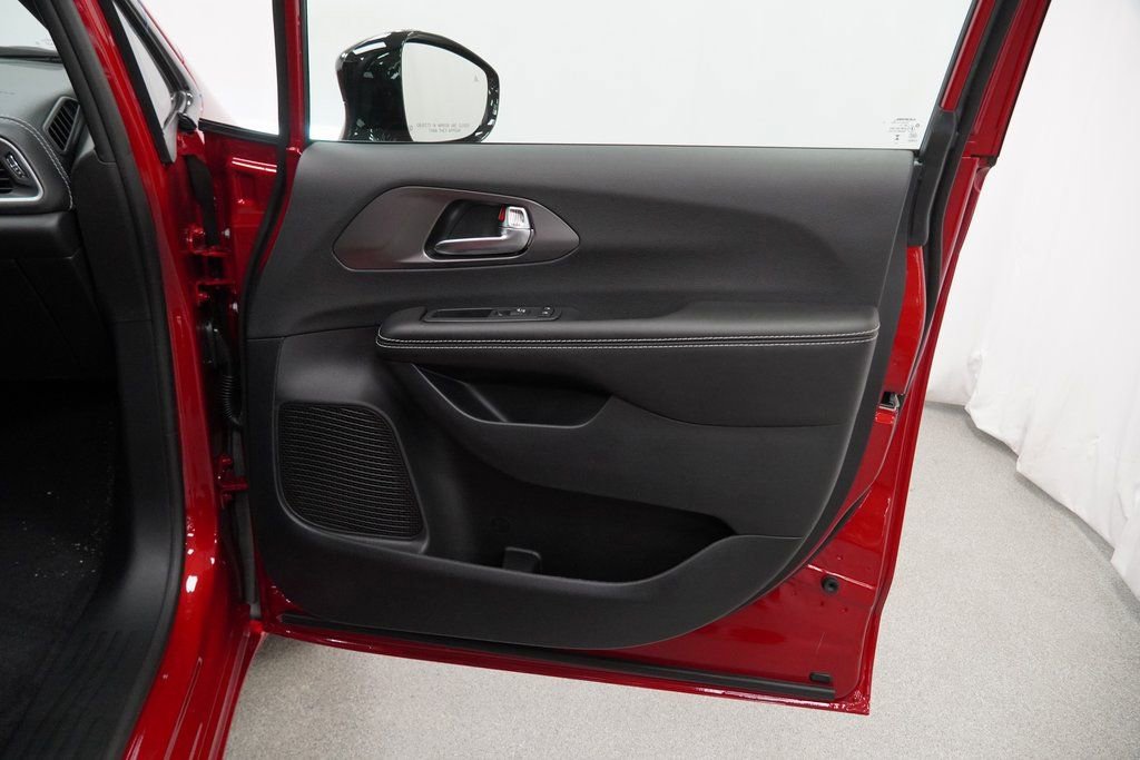 New 2026 Chrysler Pacifica Select image 31