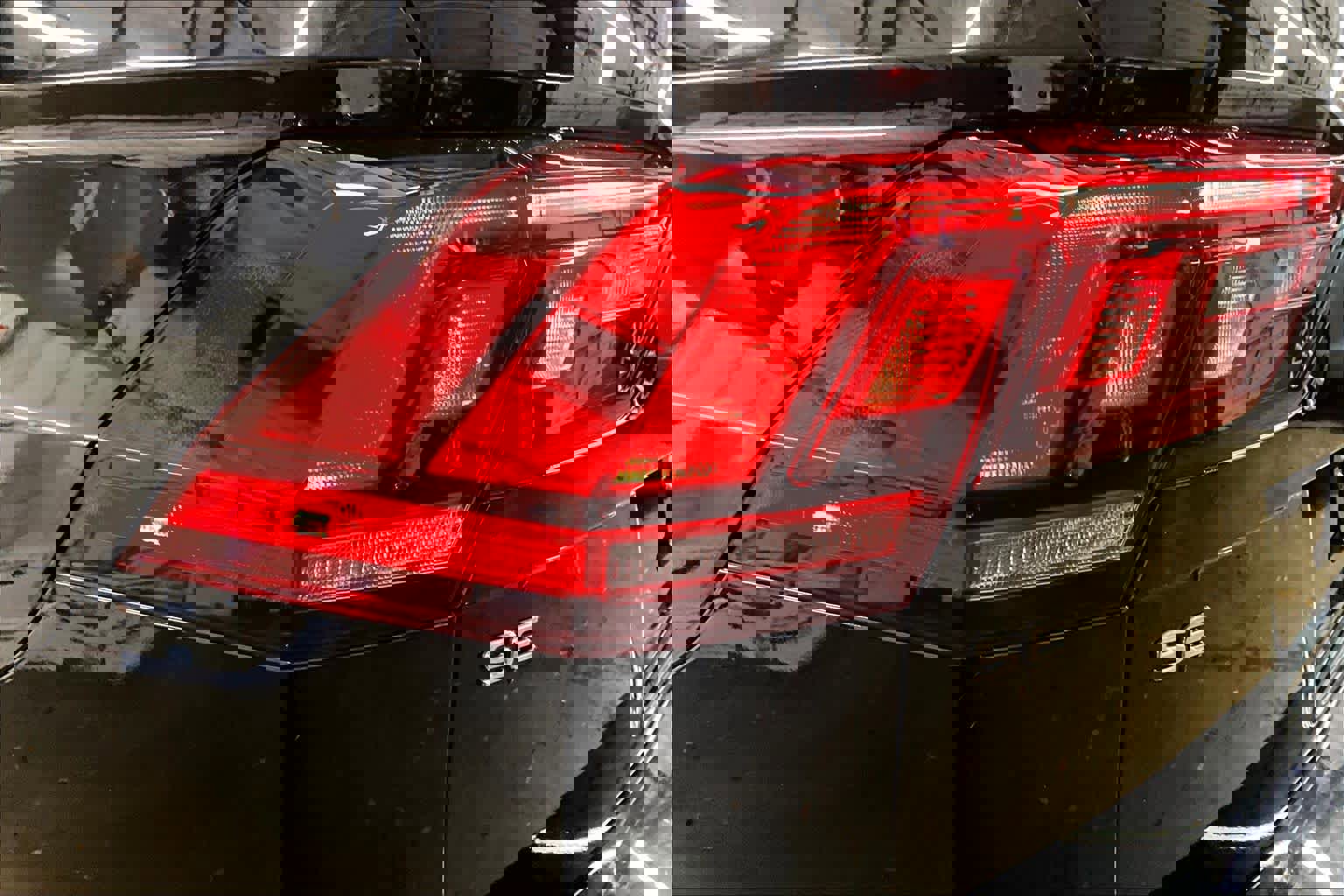 Used 2024 Volkswagen Tiguan SE R-Line image 32