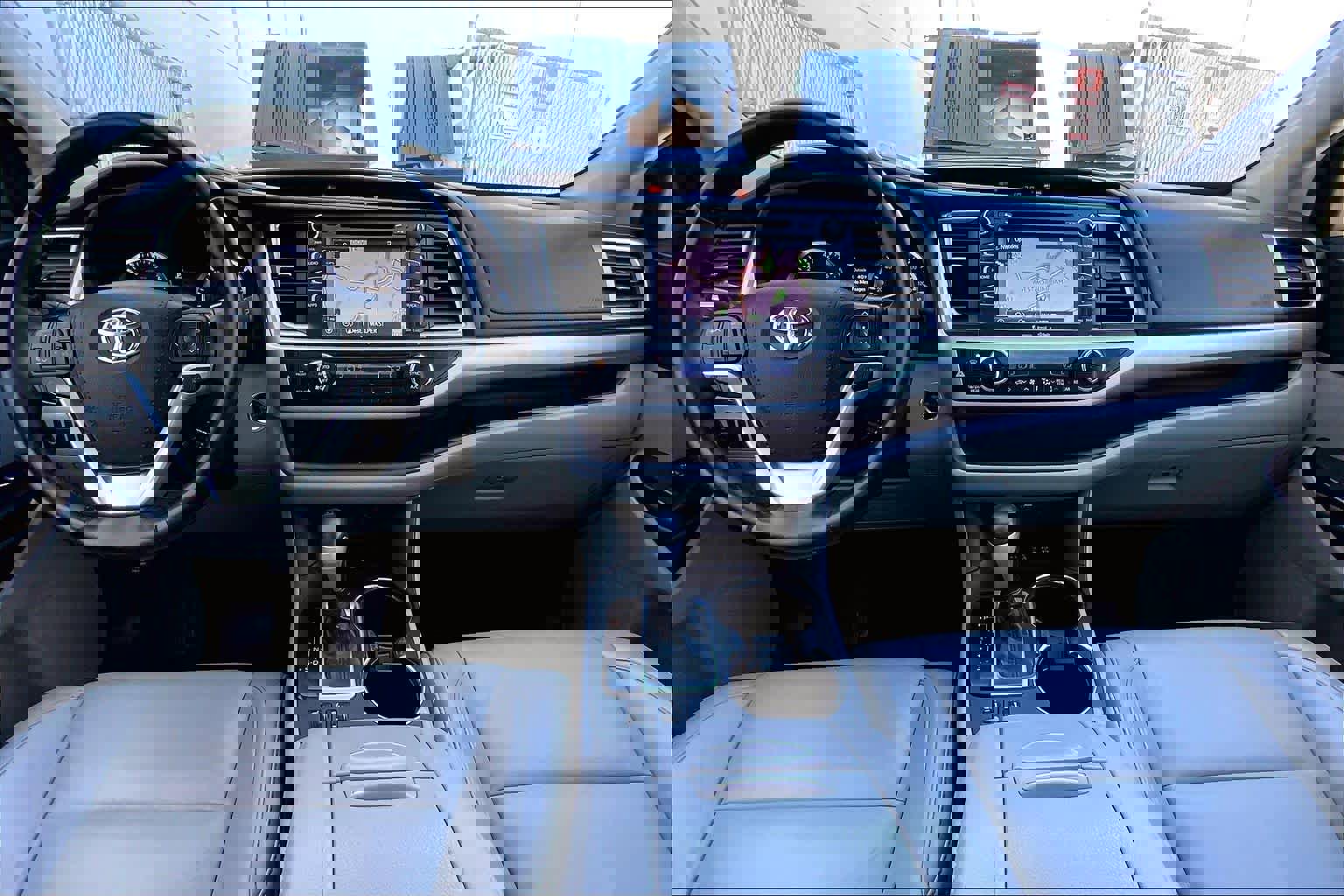 Used 2019 Toyota Highlander XLE w/ Carpet Mat Package (TMS) image 15