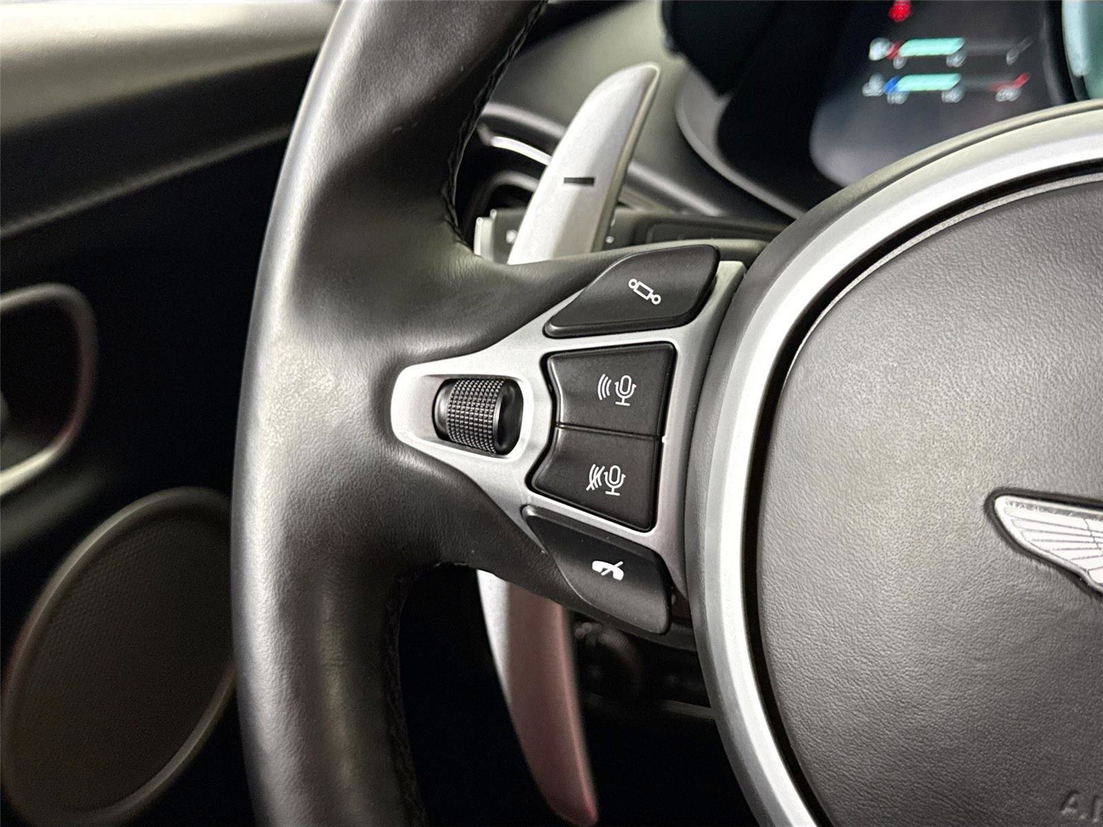 Used 2022 Aston Martin V8 Vantage Coupe RWD image 24