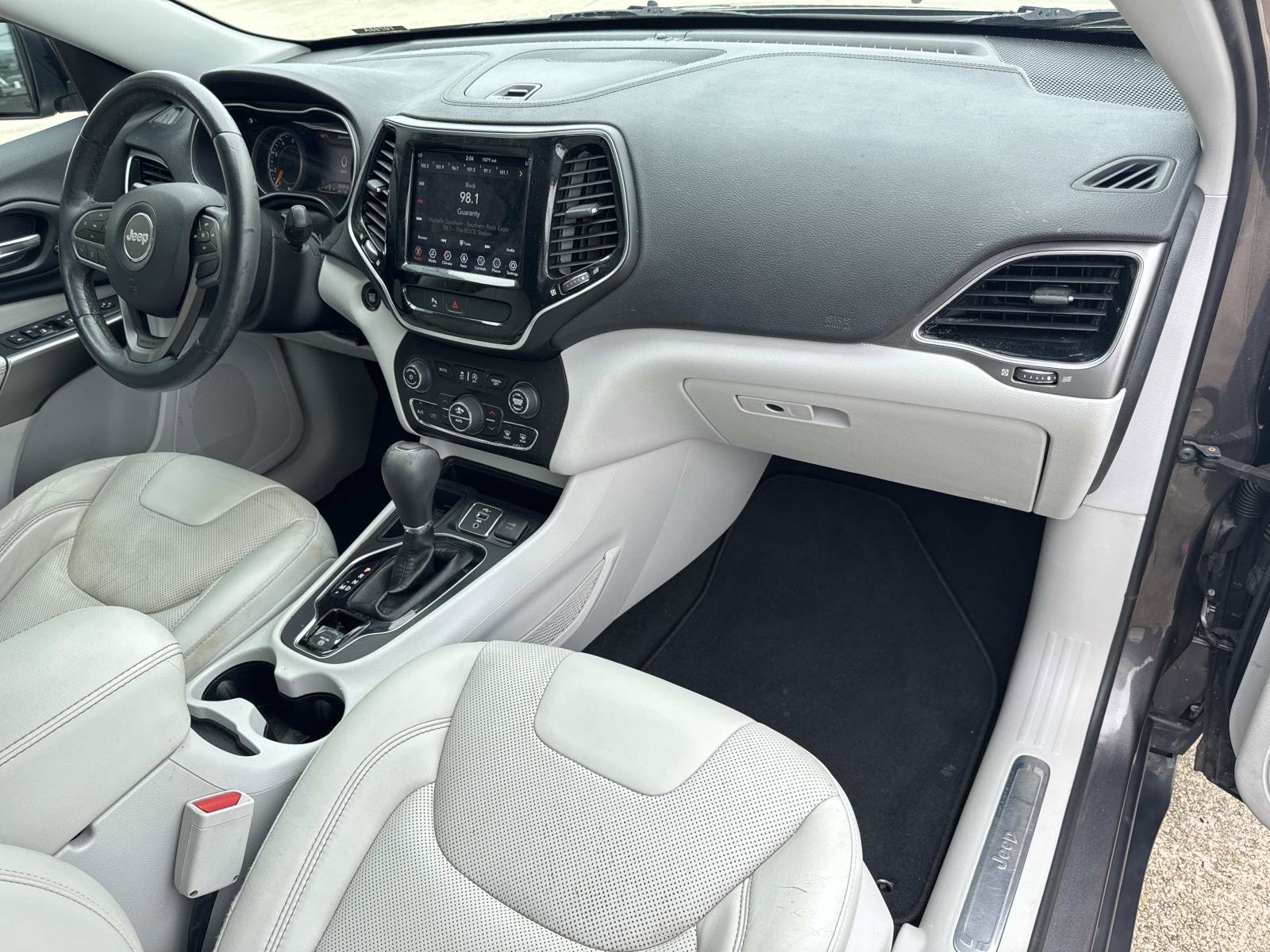Used 2019 Jeep Cherokee Limited image 12