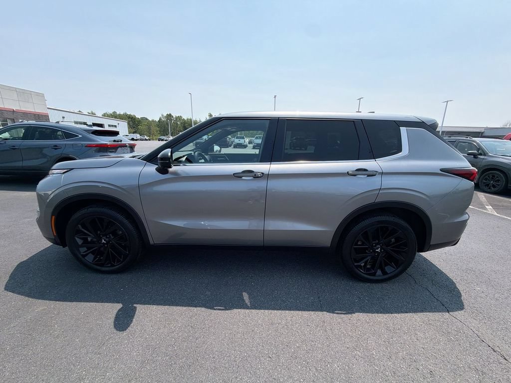Used 2023 Mitsubishi Outlander SE Black Edition AWD/4WD image 5