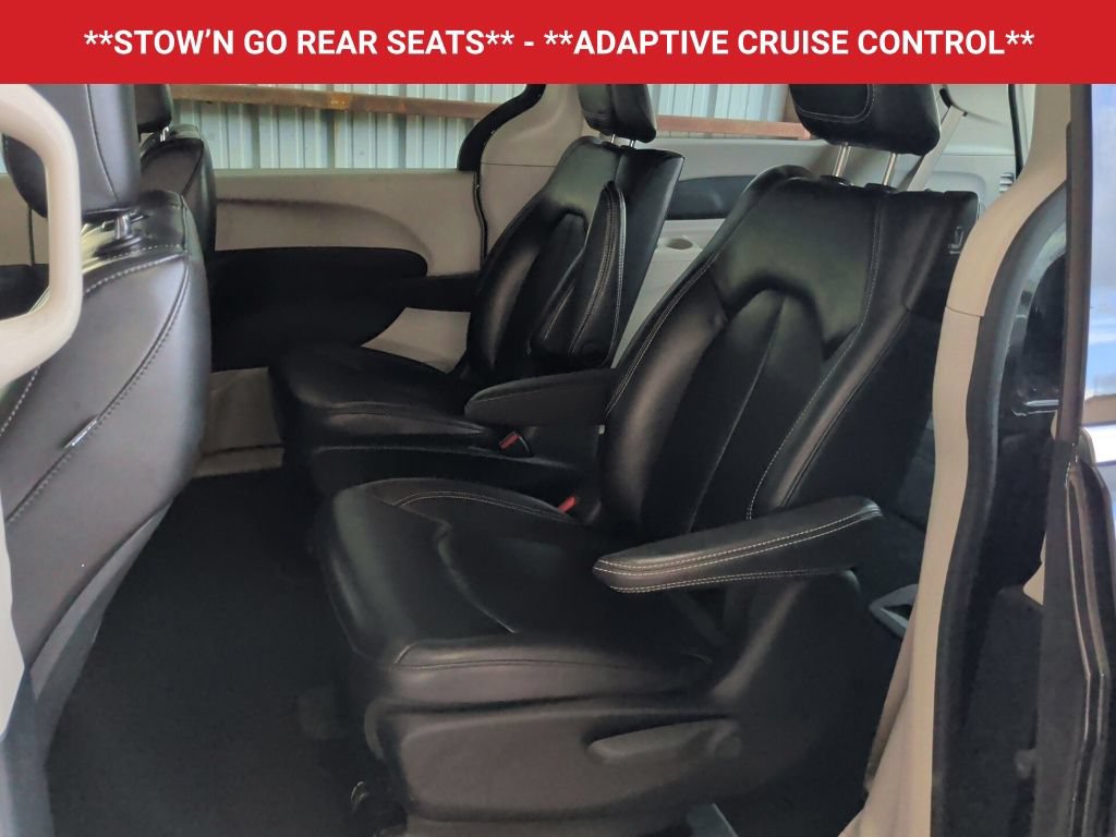 Used 2023 Chrysler Pacifica Touring-L FWD image 7