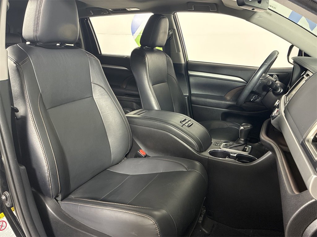 Used 2019 Toyota Highlander XLE image 34