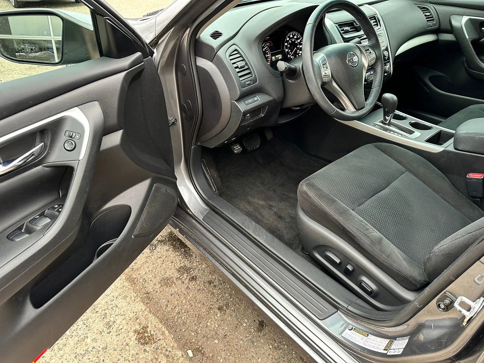 Used 2015 Nissan Altima 2.5 SV FWD image 9