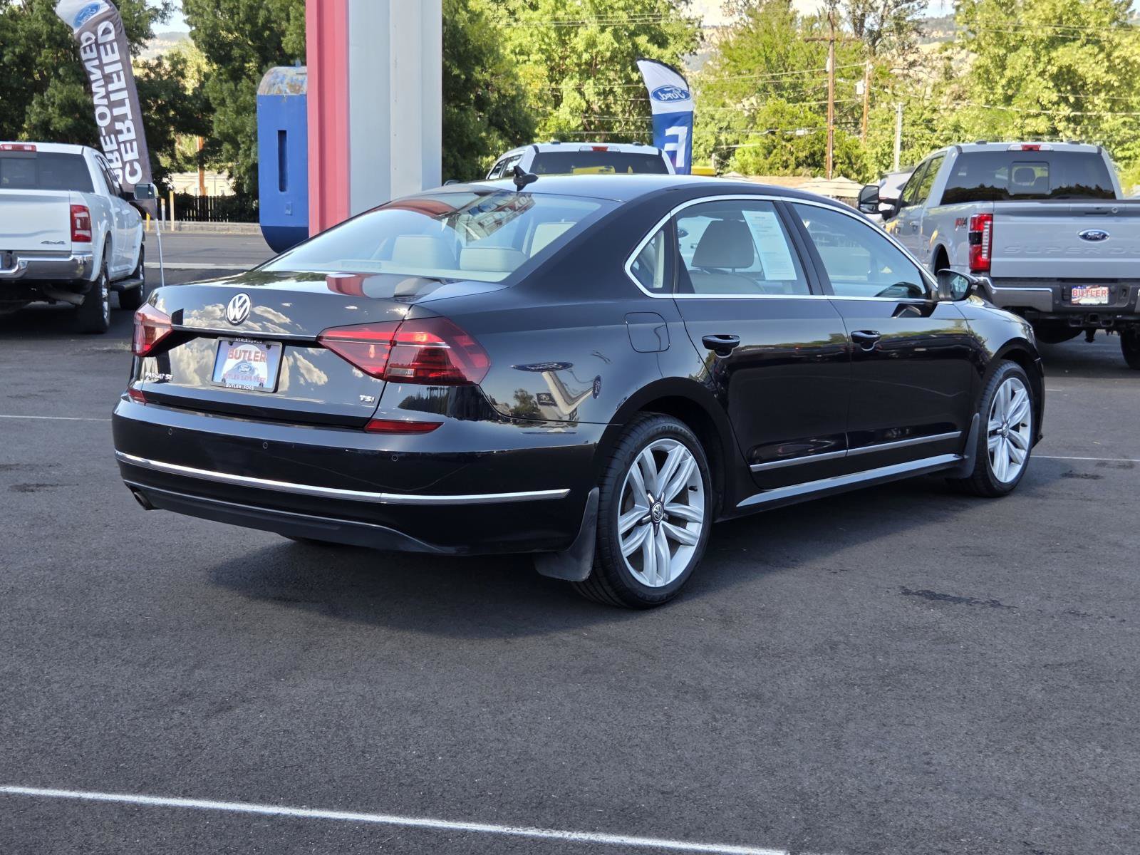 Used 2017 Volkswagen Passat 1.8T SE FWD image 5