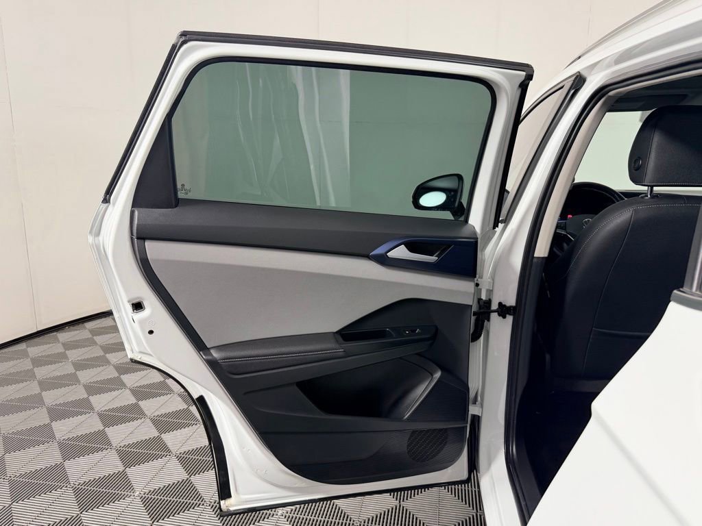 Used 2024 Volkswagen Taos SE FWD image 31