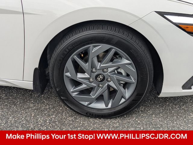 Used 2024 Hyundai Elantra SEL FWD image 10