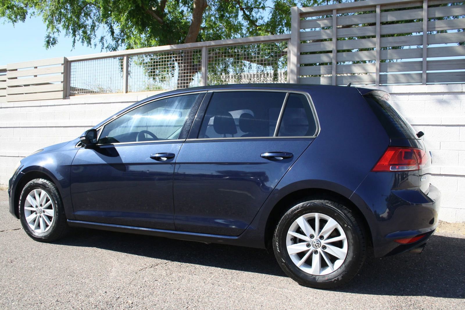 Used 2015 Volkswagen Golf S image 30