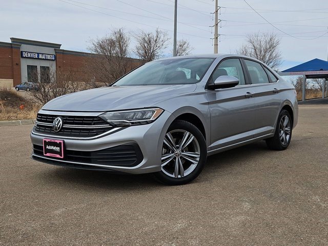 Used 2024 Volkswagen Jetta SE image 1