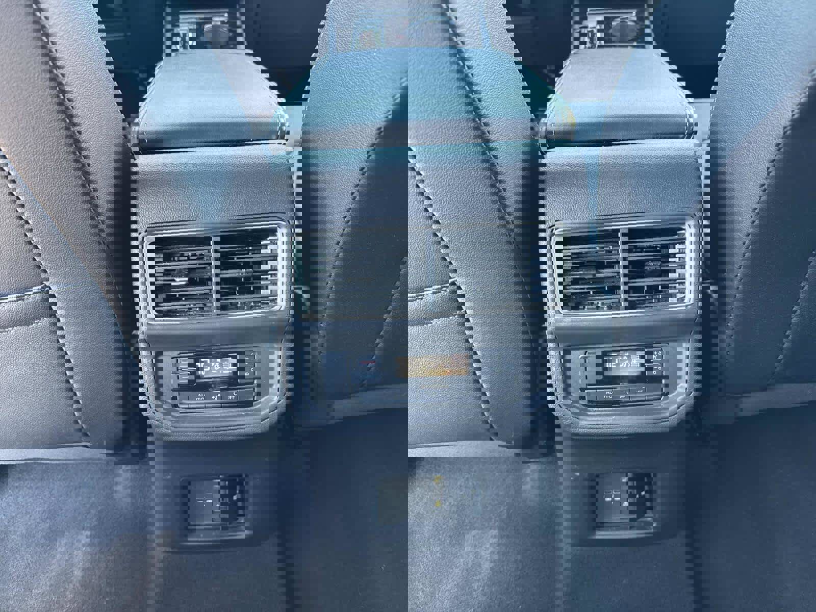 Used 2024 Volkswagen Atlas SE image 18