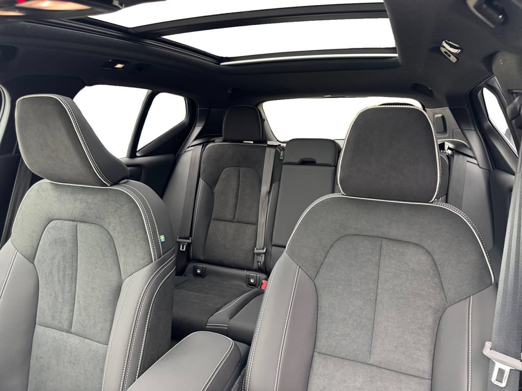 New 2026 Volvo XC40 B5 Ultra w/ Protection Package Premier AWD/4WD image 24