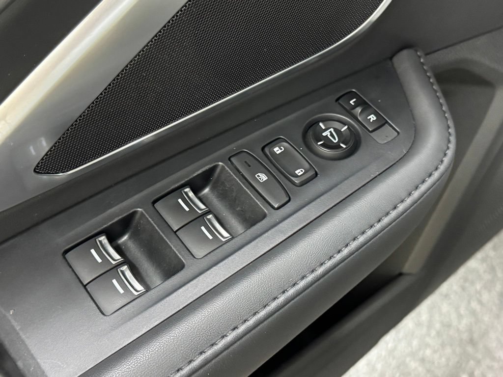 Used 2024 Acura RDX SH-AWD image 13