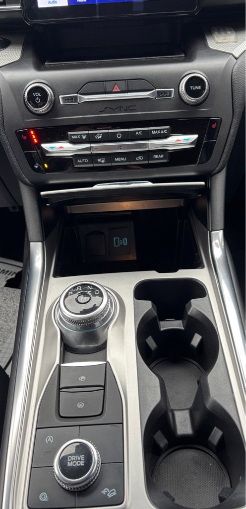 Used 2020 Ford Explorer XLT w/ Equipment Group 202A image 26