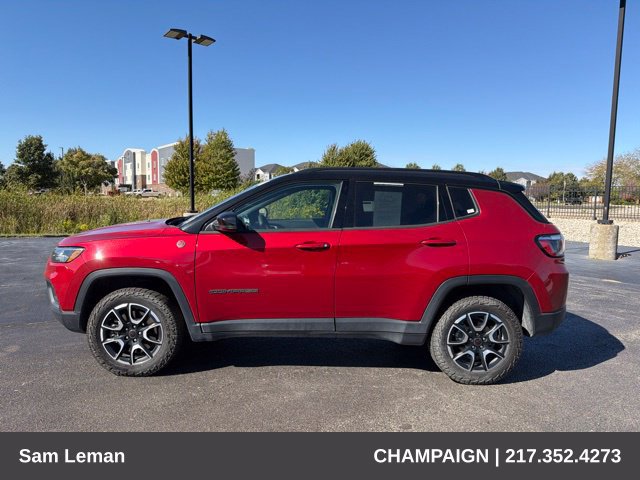 Used 2025 Jeep Compass Trailhawk AWD/4WD image 6