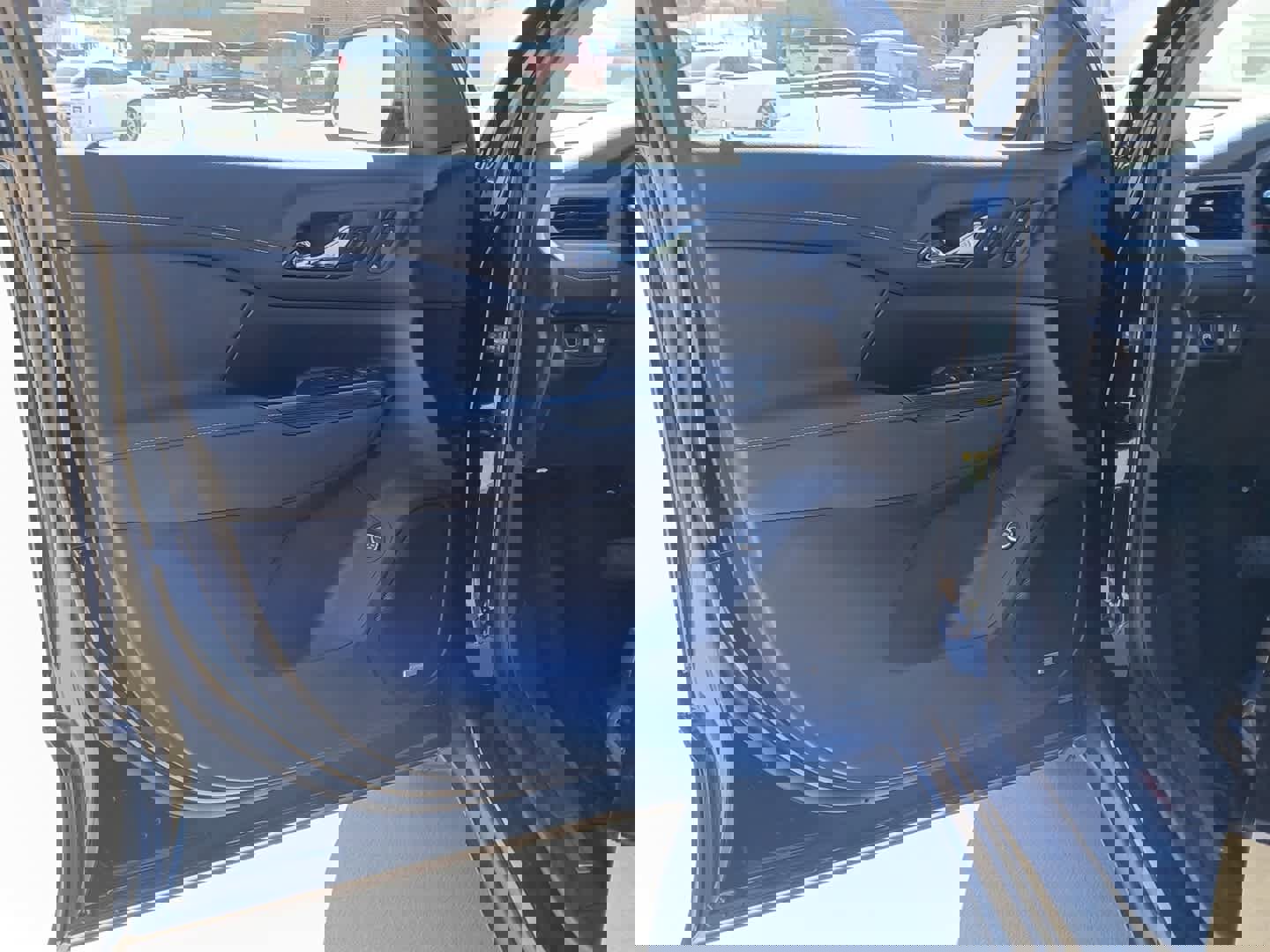 Used 2023 GMC Acadia SLT w/ Preferred Package image 15