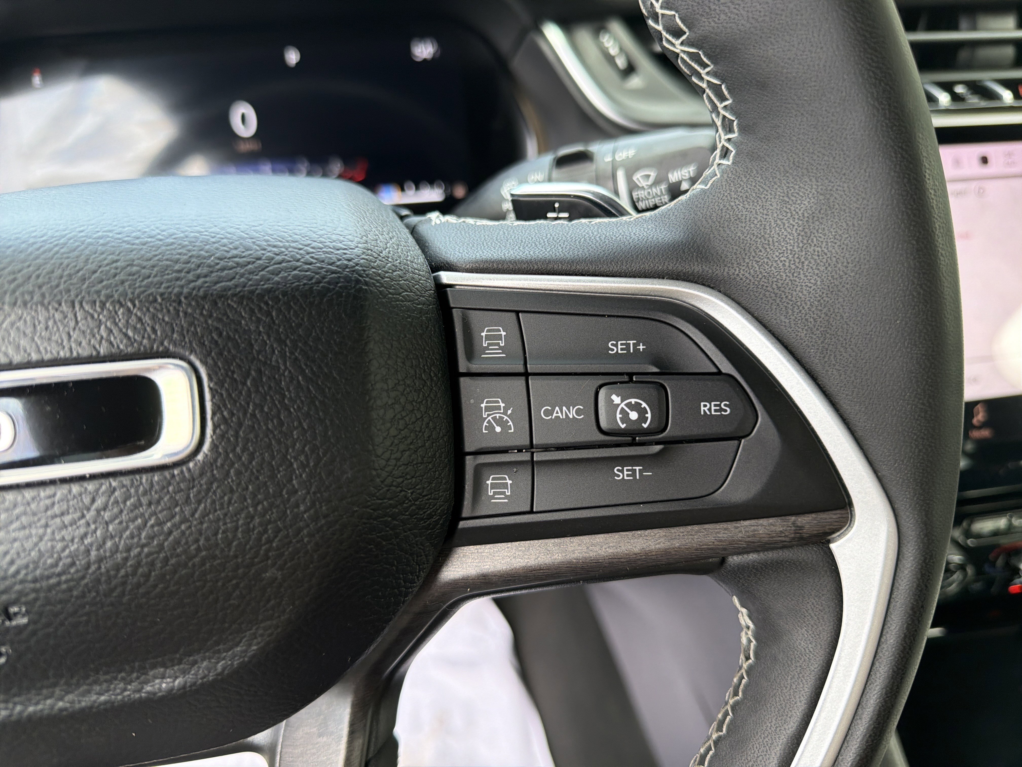 Certified 2024 Jeep Grand Cherokee L Limited w/ Luxury Tech Group II image 24