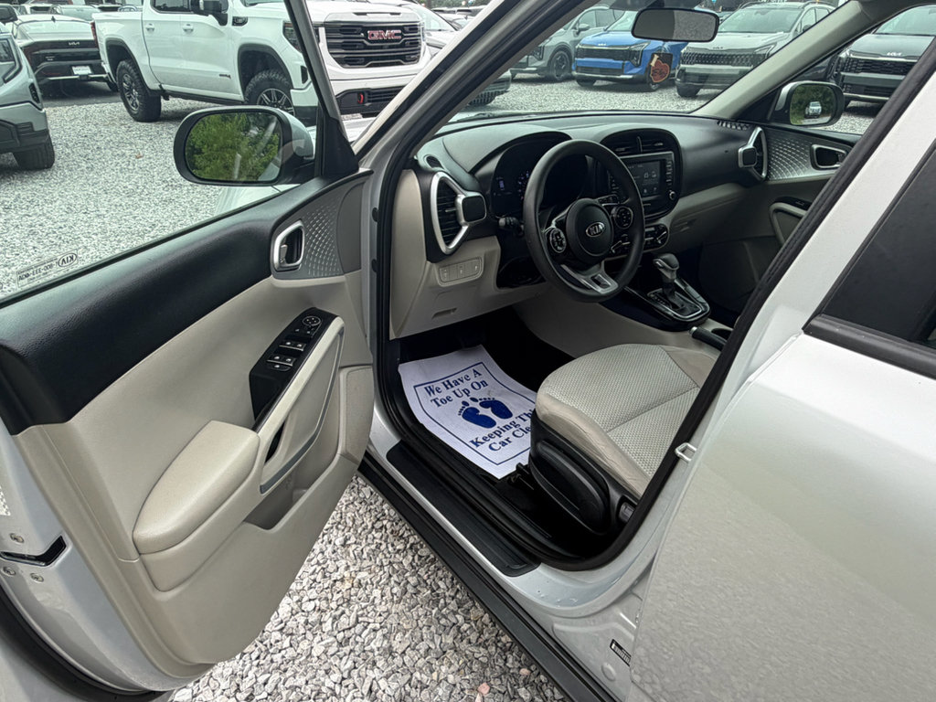 Used 2021 Kia Soul LX FWD image 12