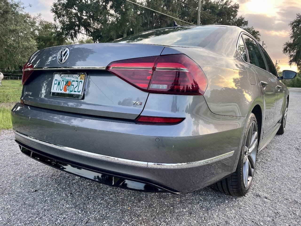 Used 2019 Volkswagen Passat 2.0T SE R-Line FWD image 10