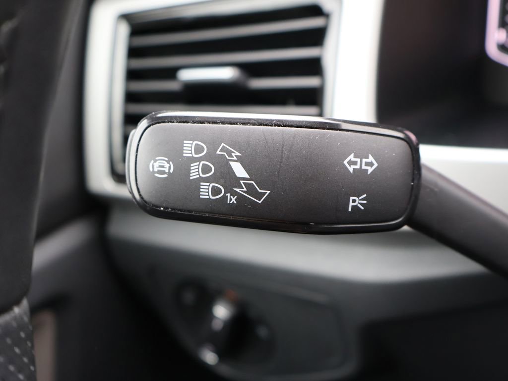 Certified 2022 Volkswagen Atlas Cross Sport SEL R-Line image 43