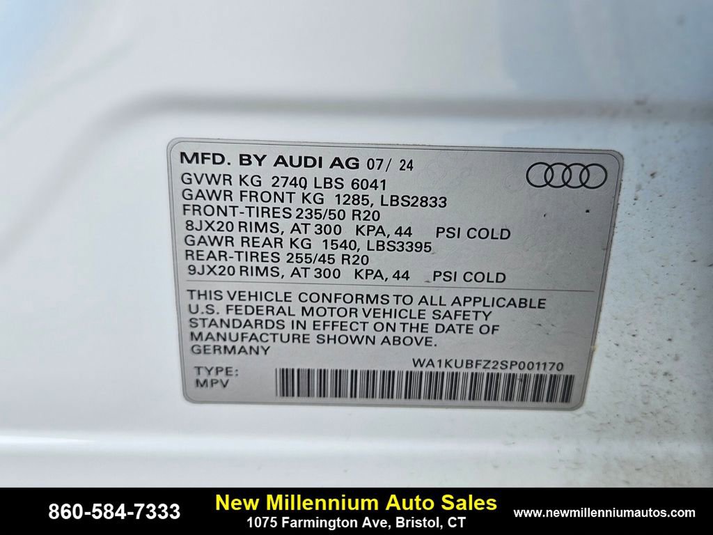 Used 2025 Audi Q4 e-tron Premium w/ Convenience Package image 33