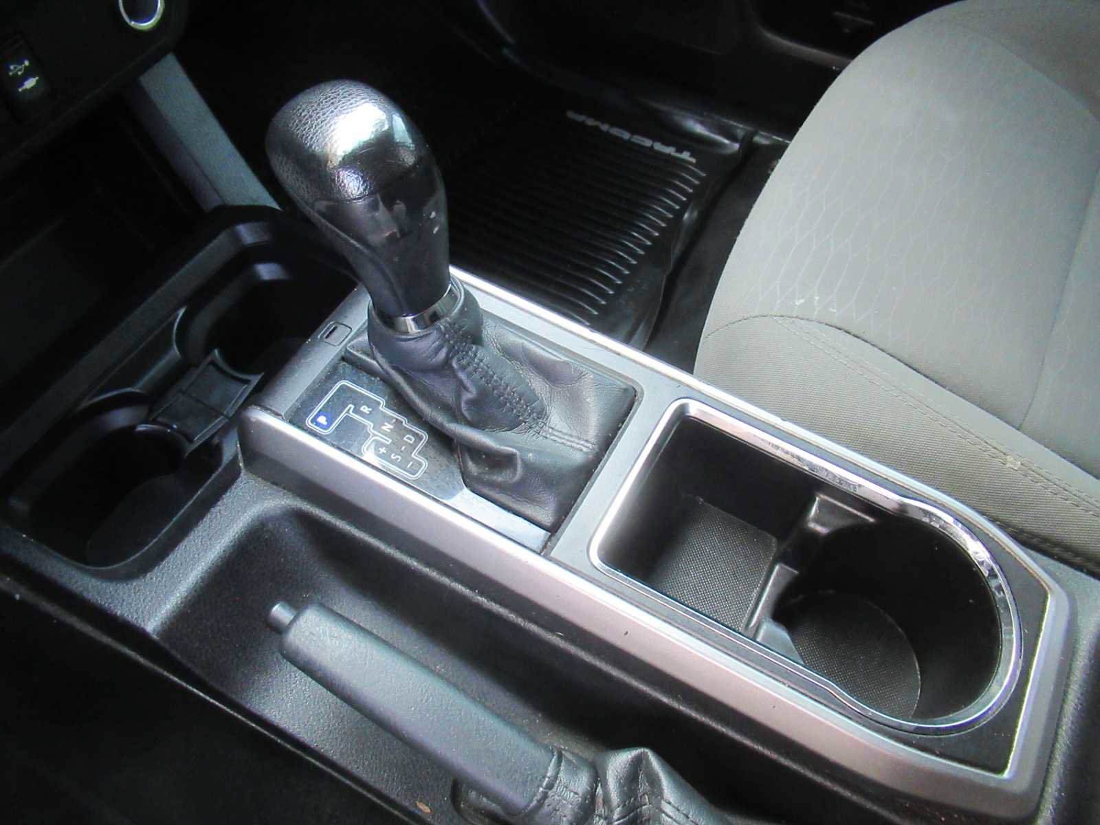 Used 2016 Toyota Tacoma SR5 w/ Towing Package image 32