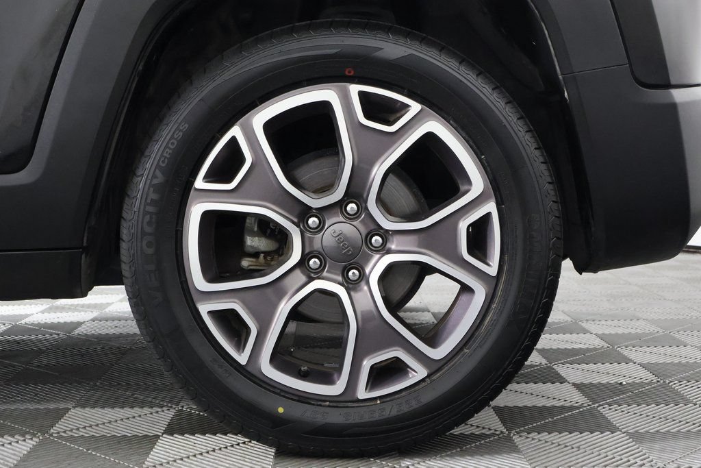 Used 2018 Jeep Renegade Limited w/ UConnect 8.4 Nav Group FWD image 16